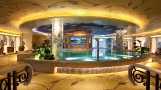 桑拿房里的“活”：设备升级背后的养生真谛 封面