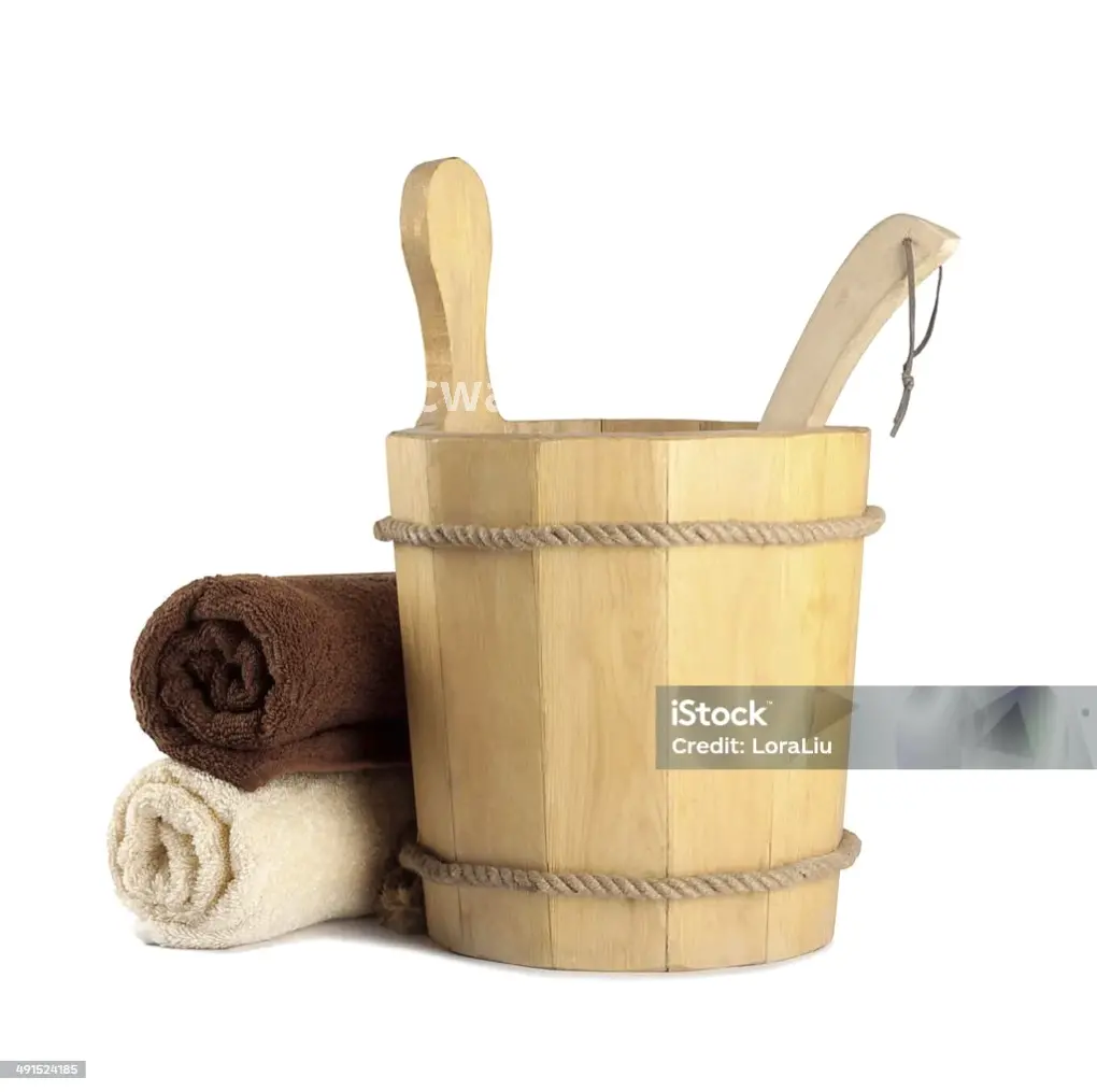 按摩师正在为顾客按摩